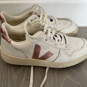 Rose gold Veja size 5